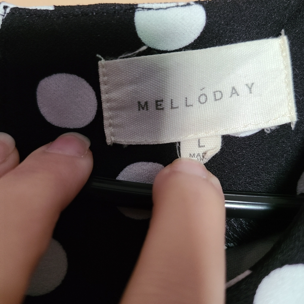 Melloday Black and White Polka Dot Top with Contrast Stitching Womens Size Large - Picture 5 of 7